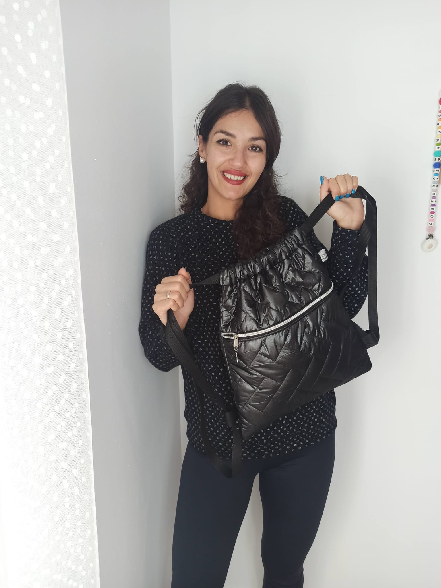 mochila acolchada con cierre fruncido y bolsillo frontal - Imagen 2