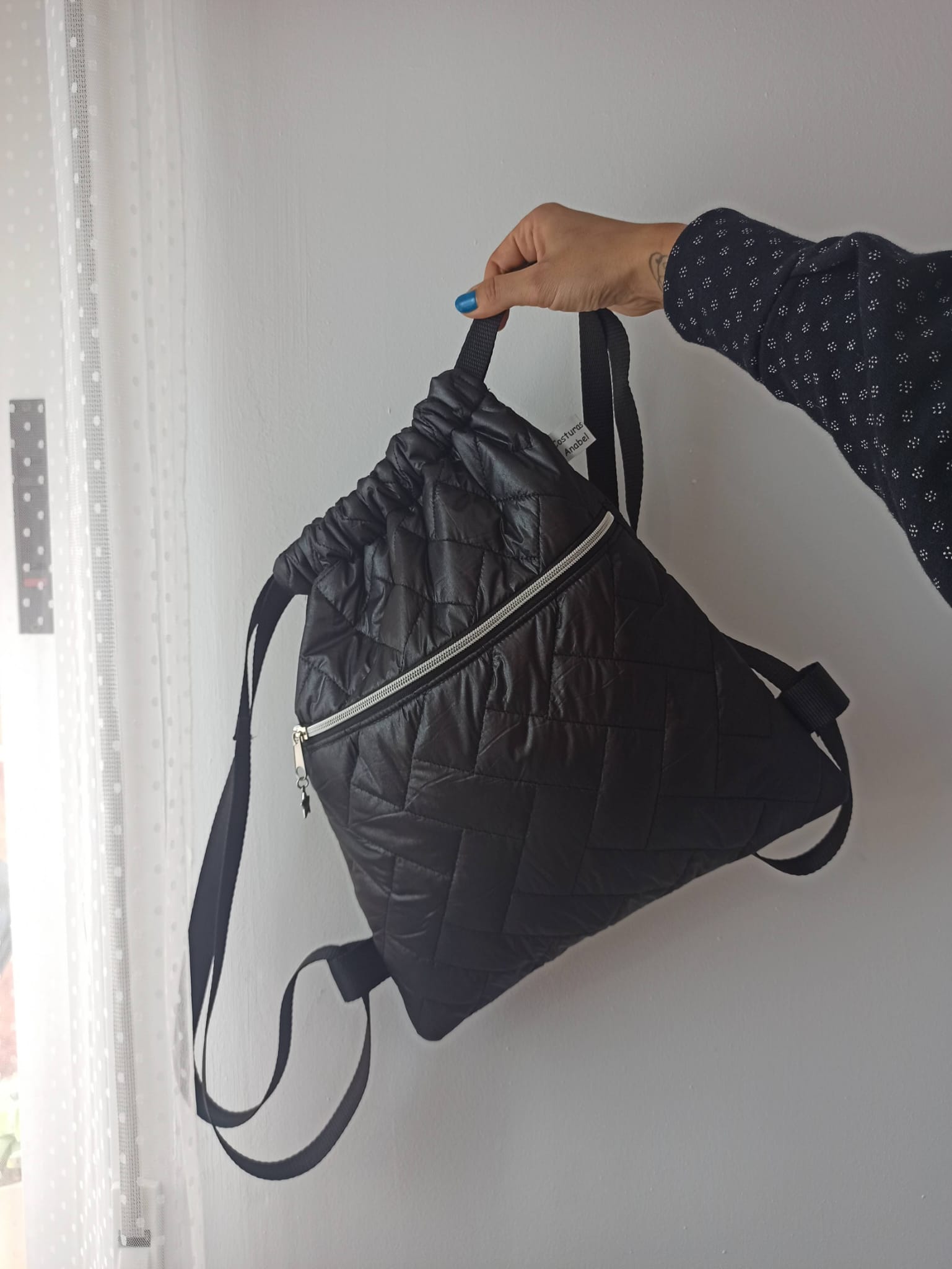 mochila acolchada con cierre fruncido y bolsillo frontal - Imagen 3